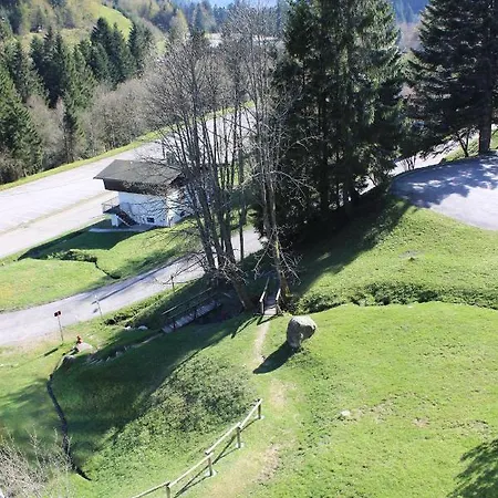 Sous Les Pistes Avec Vue Sur La Vallée