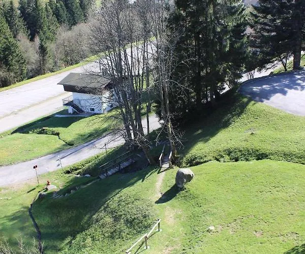 Sous Les Pistes Avec Vue Sur La Vallee